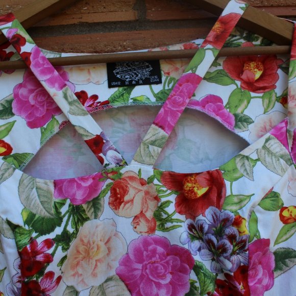 Love & Roses fit & flare floral pin up dress with criss-cross neck - Picture 3 of 5